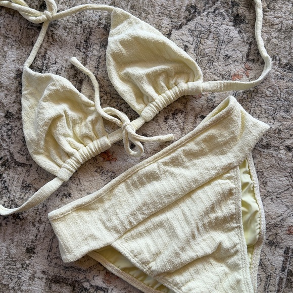 Montce Buttercream Rib Set - Picture 2 of 6